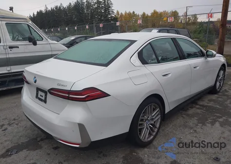 2025 BMW 530I xDrive из США, поврежденный, VIN WBA53FJ04SCU03086